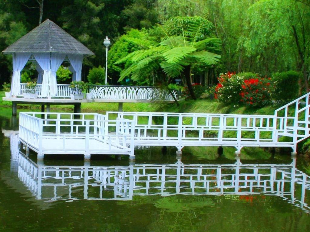 The Hill Hotel & Resort Sibolangit Экстерьер фото