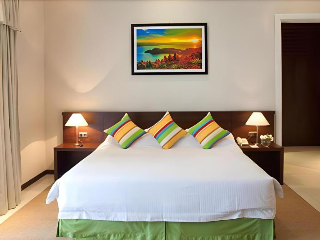 The Hill Hotel & Resort Sibolangit Экстерьер фото