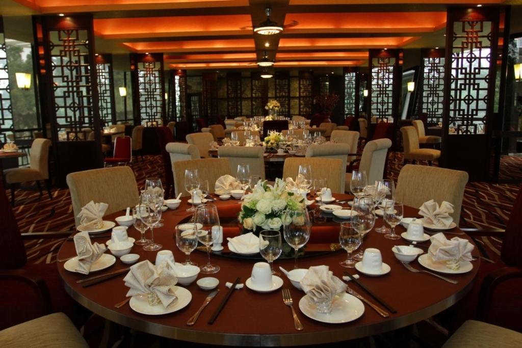 The Hill Hotel & Resort Sibolangit Экстерьер фото